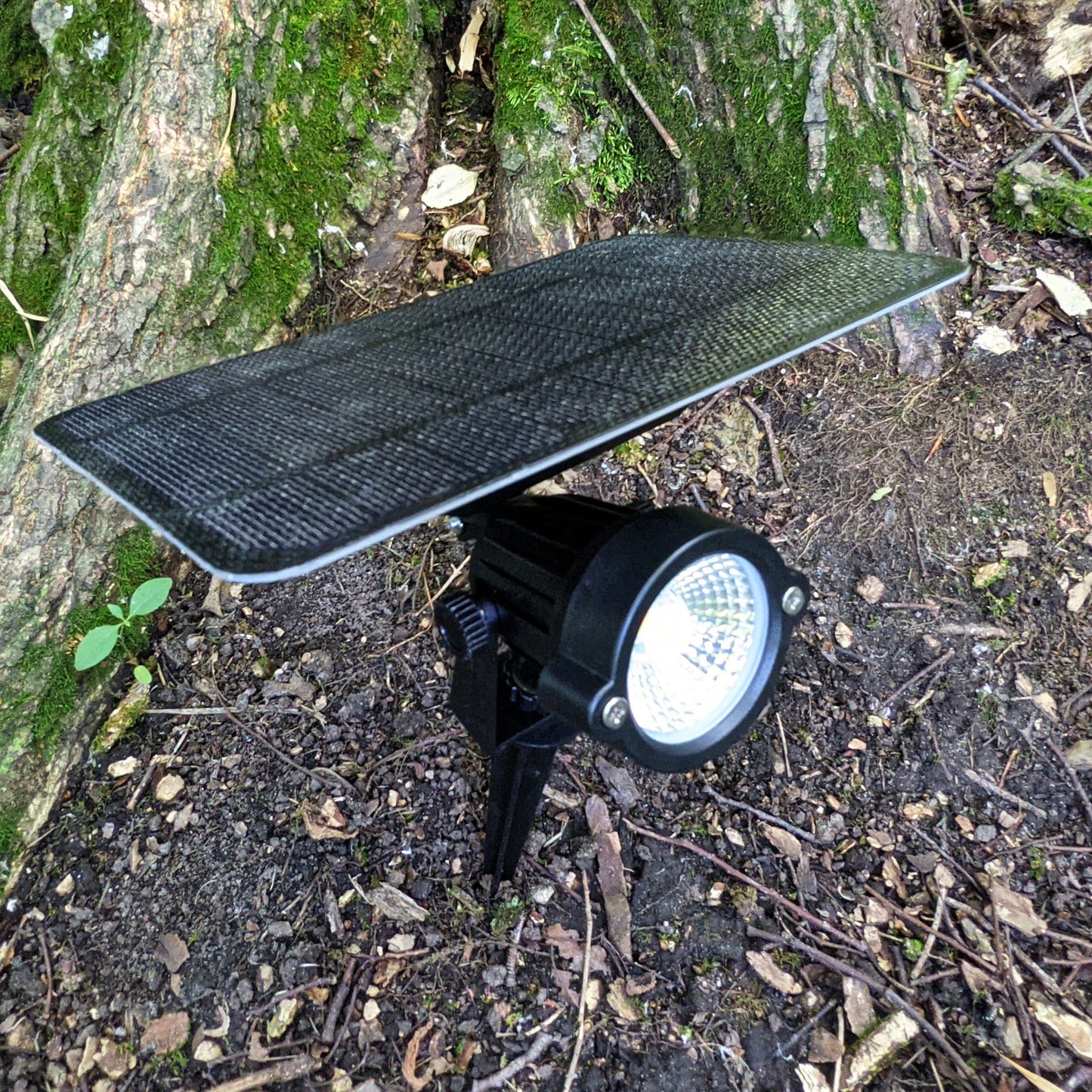 Aspen Floodlight by Shade Solar®, Dusk to Dawn Illumination in Shade or Sun